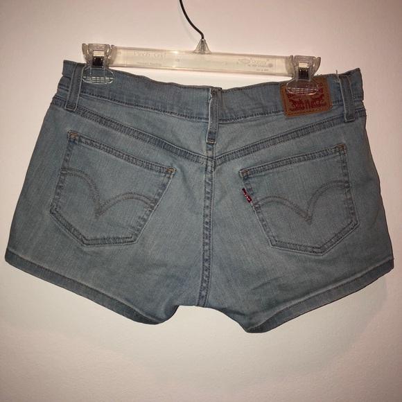 Levi’s - Picture 2 of 4